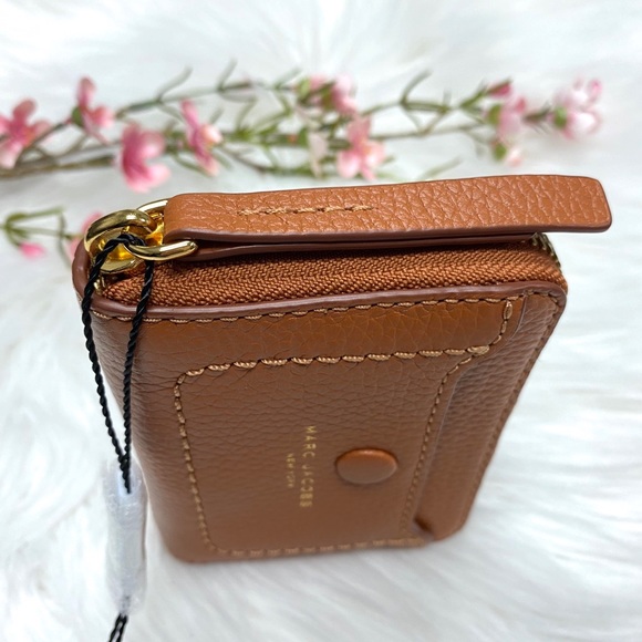 👝🐌 MARC JACOBS Leather Zip Wallet 🐌👝 - Picture 6 of 16
